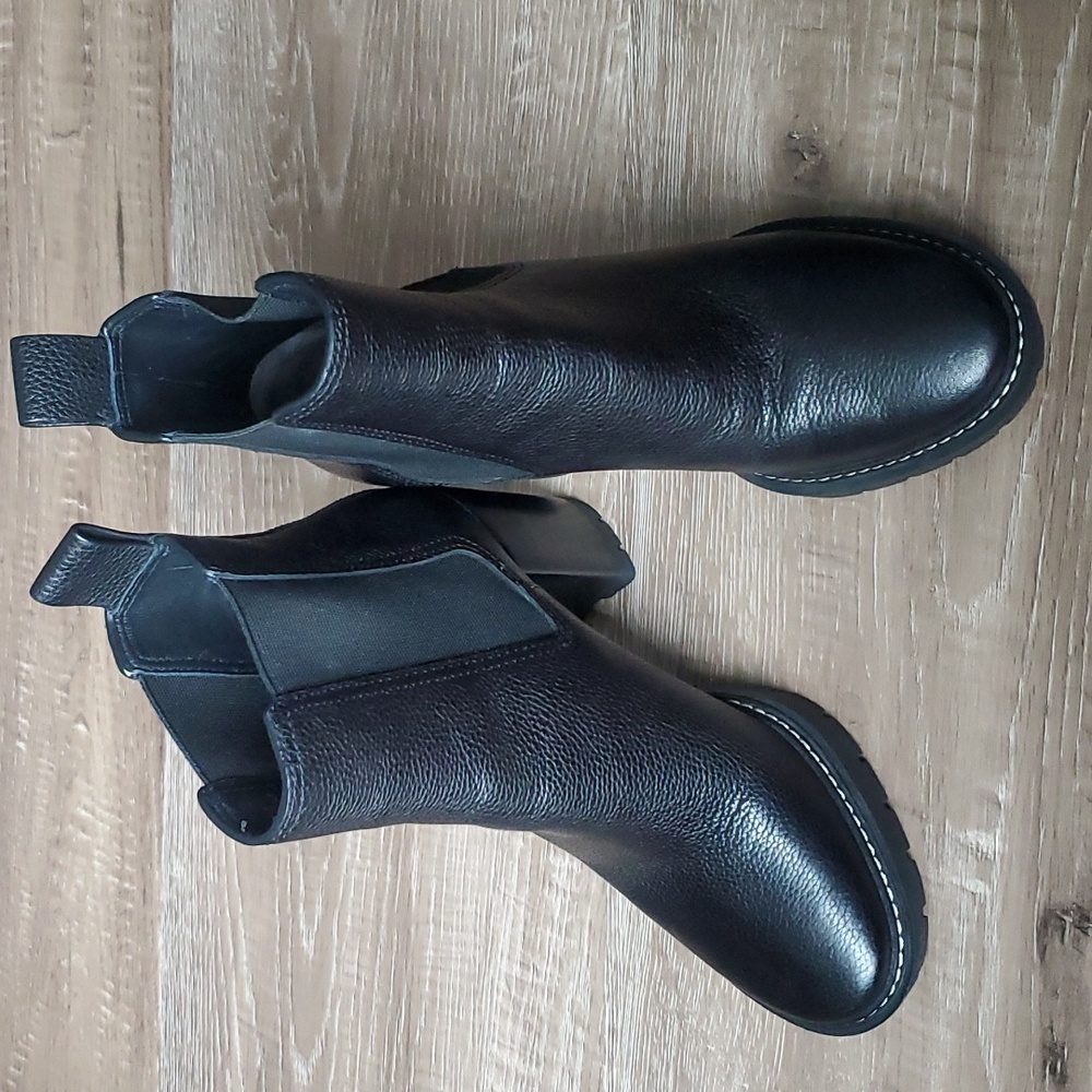 Tory Burch lug sole ankle boot - Size 7
